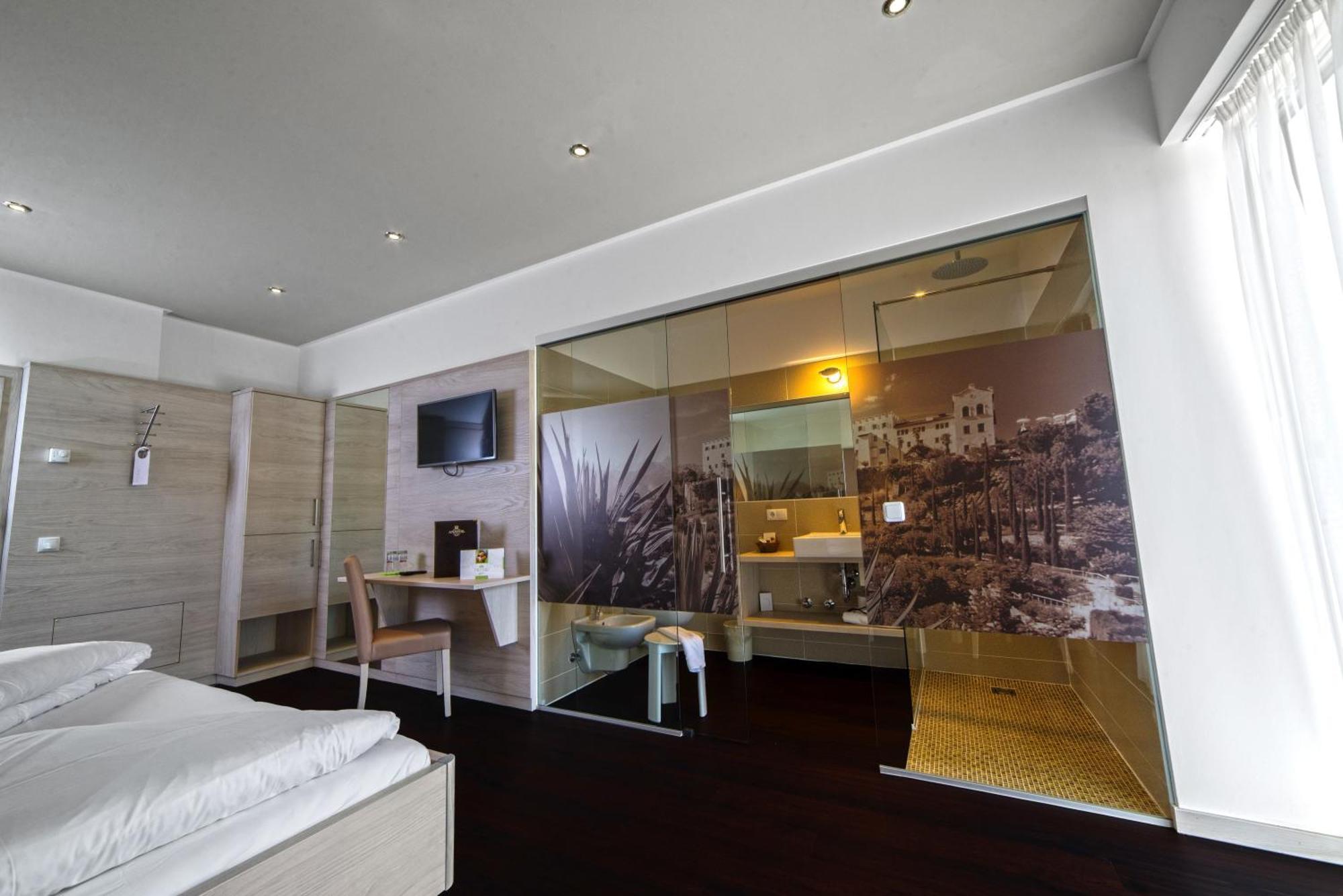 Anatol Hotel 4*